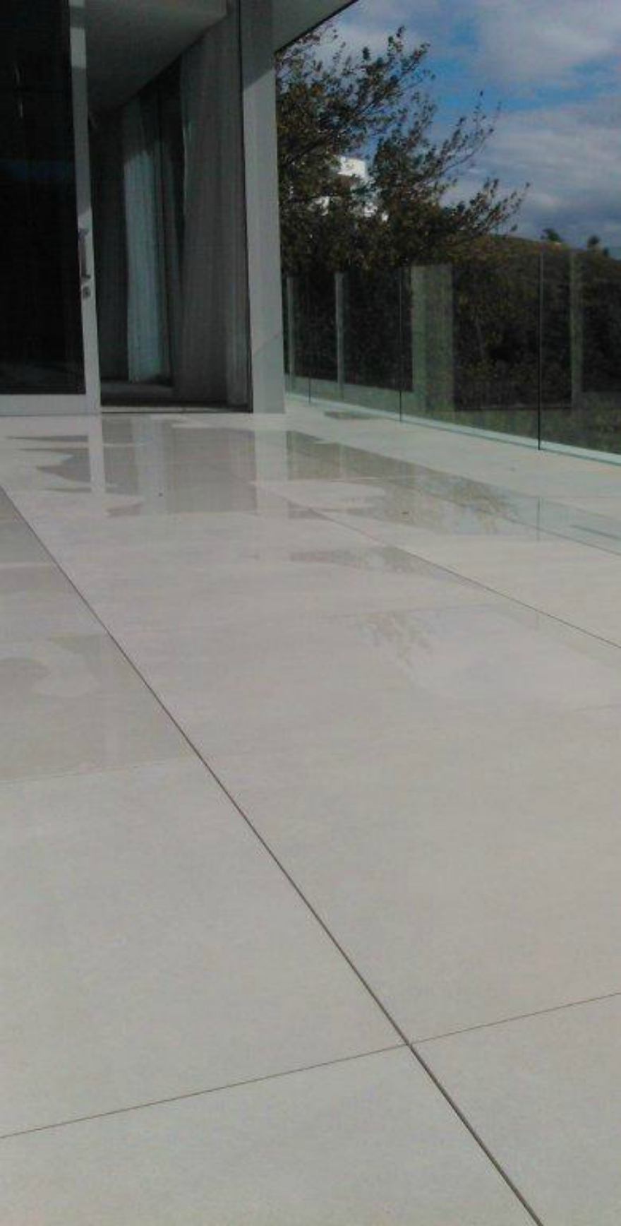 Buzon Raises Deck Level To The Same Level As The Indoors