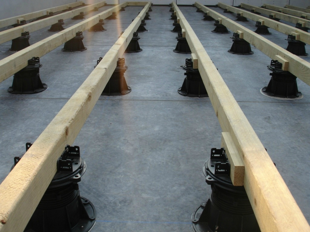 Buzon Pedestals - hardwearing, robust deck support